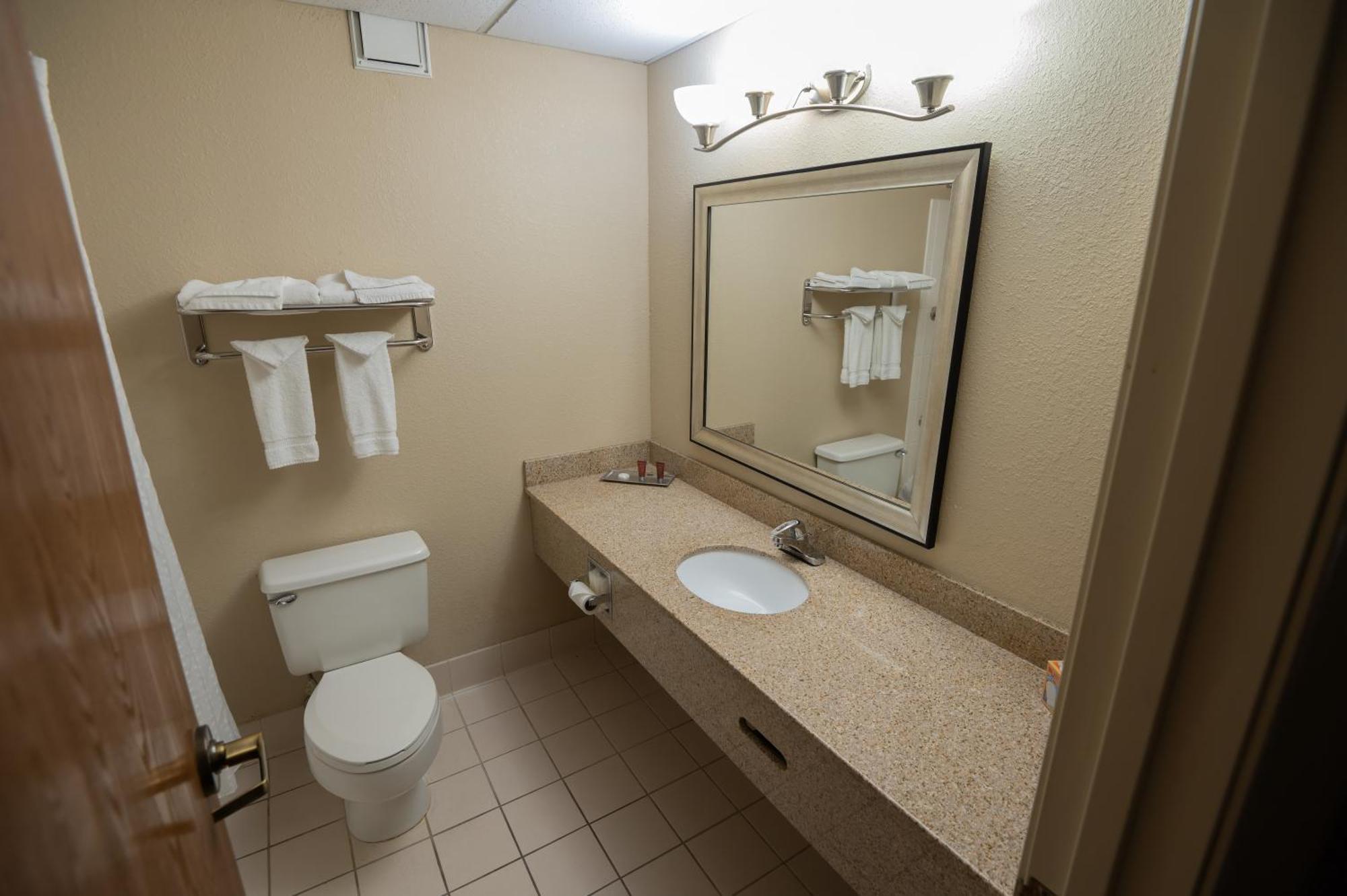 Quality Inn & Suites Downtown Mansfield Eksteriør bilde